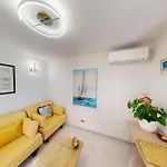 Apartment Design Emerald *
