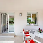 Apartment Design Emerald *